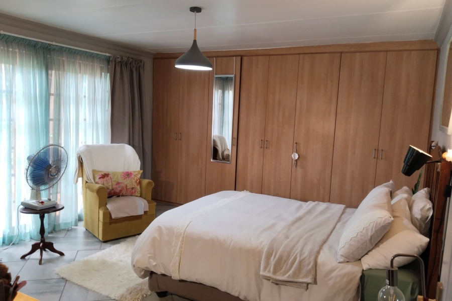 5 Bedroom Property for Sale in Meerhof North West